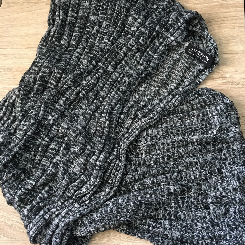 LIGHTWEIGHT INFINITY SCARF